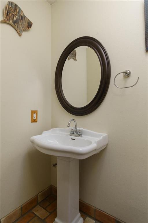 bathroom featuring sink