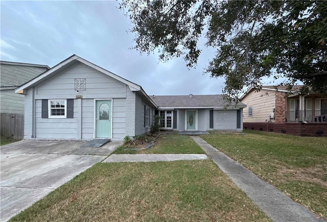 ranch-style house featuring a front yard