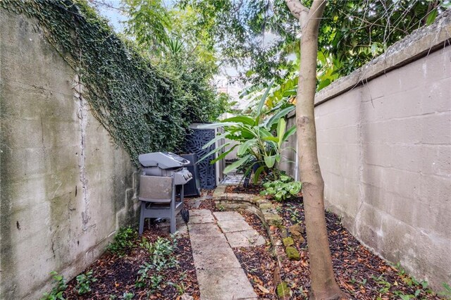 1216 Burgundy St, New Orleans, LA 70116 - view of yard featuring fence