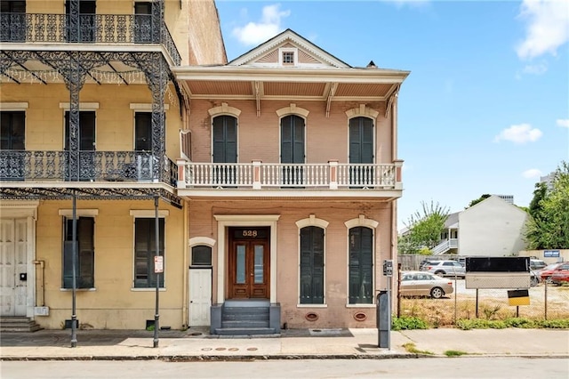 view of front of property featuring a balcony