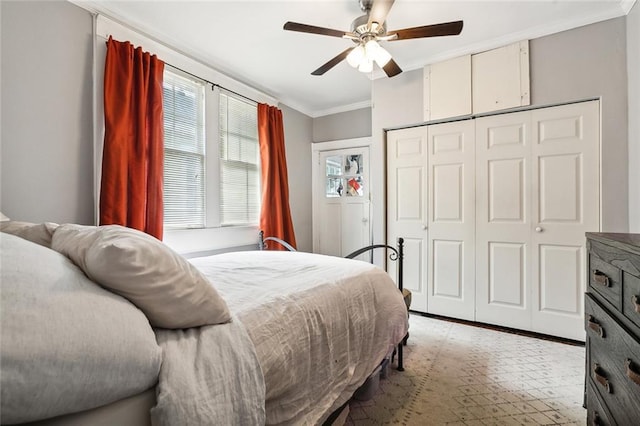 bedroom featuring ceiling fan, a closet, and crown molding