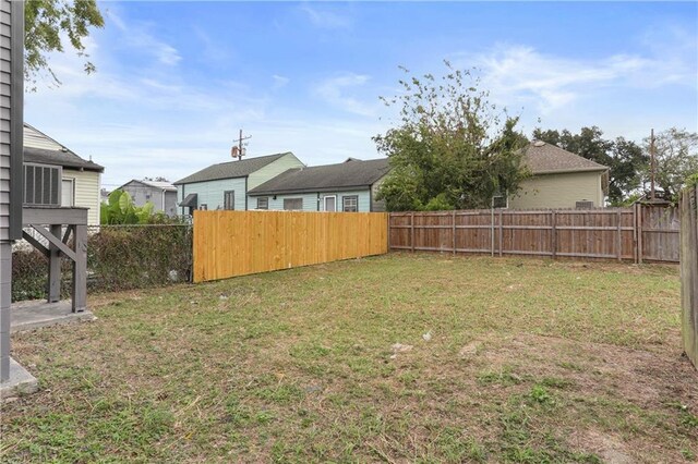 3227 Toledano St, New Orleans, LA 70125 - view of yard with a residential view