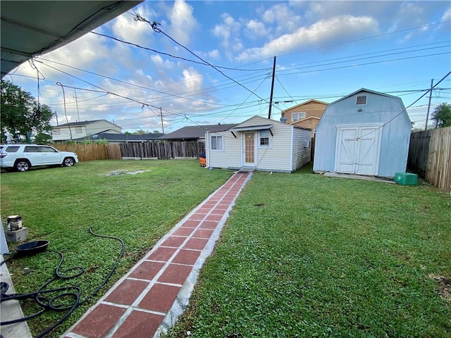 view of yard featuring a storage shed