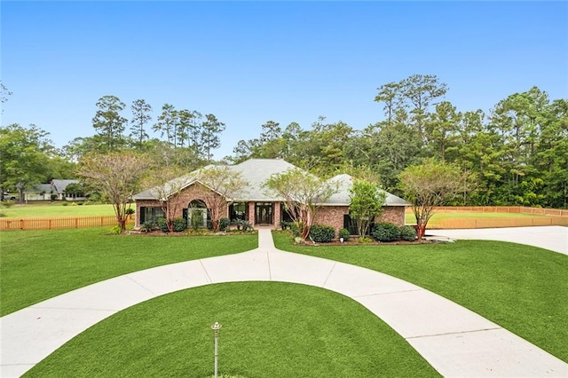 view of front of home featuring a front lawn