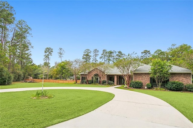 single story home featuring a front lawn