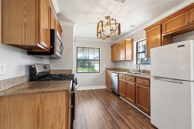 kitchen with stainless steel appliances, dark wood-type flooring, hanging light fixtures, sink, and crown molding