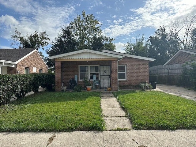 view of front of home with a front lawn and covered porch