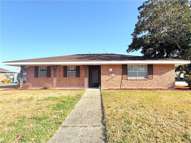 single story home featuring a front lawn