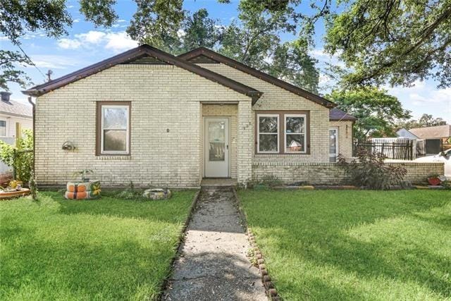 bungalow-style house featuring a front yard