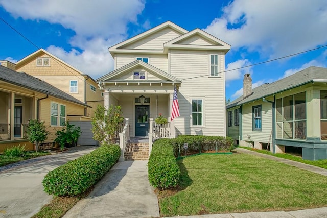 view of front of property featuring a front yard