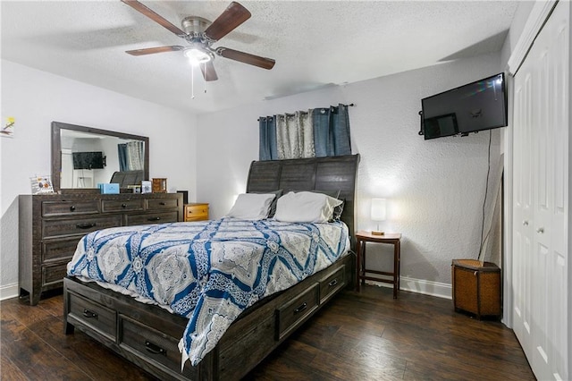 bedroom featuring ceiling fan, a textured ceiling, a closet, and dark hardwood / wood-style flooring