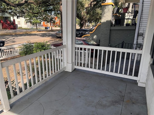 3633 Franklin Ave, New Orleans, LA 70122 - view of covered porch