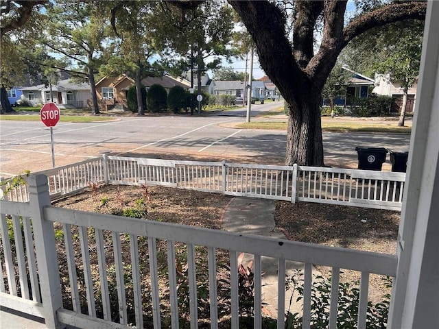 3633 Franklin Ave, New Orleans, LA 70122 - view of yard featuring a residential view