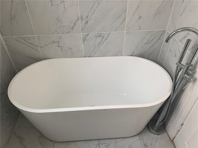 3633 Franklin Ave, New Orleans, LA 70122 - bathroom view of a freestanding bath