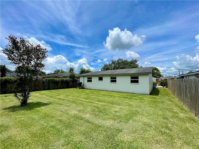 back of house featuring a yard