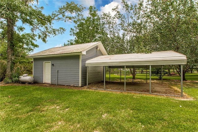 view of outdoor structure featuring a lawn and a carport