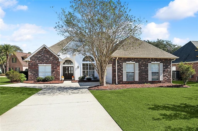 view of front of house with a front lawn