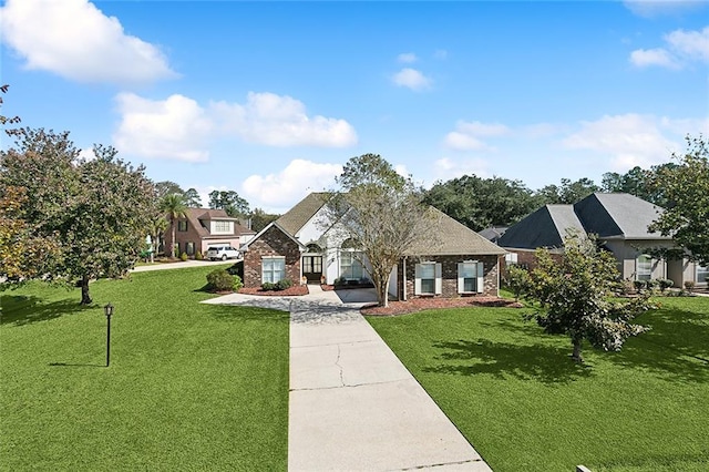 view of front facade with a front lawn