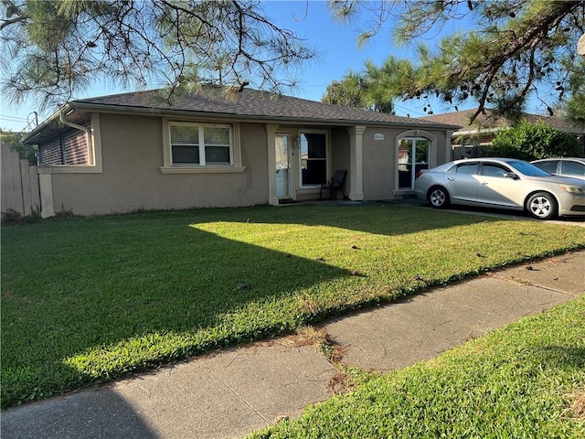 single story home featuring a front lawn