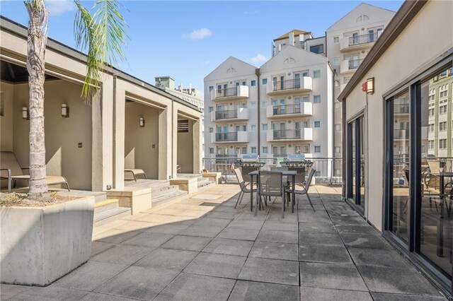 333 Julia St Unit 516, New Orleans, LA 70130 - view of patio with outdoor dining space