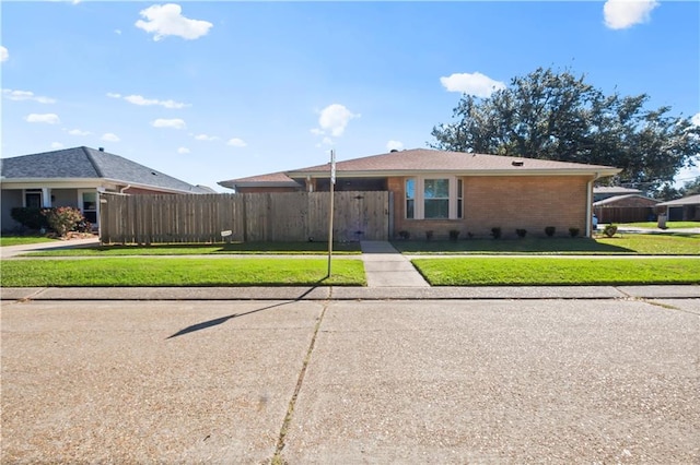 ranch-style house featuring a front lawn