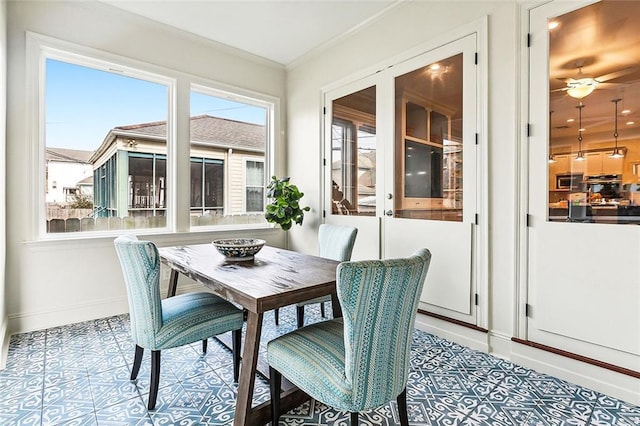 sunroom featuring ceiling fan