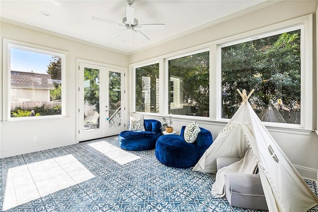 sunroom / solarium with ceiling fan