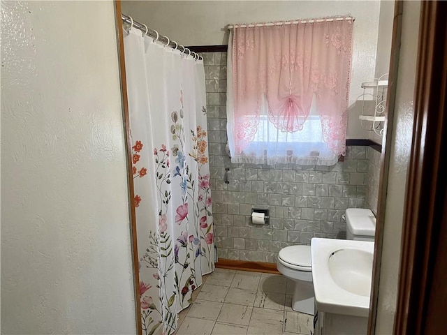 bathroom featuring toilet, a shower with curtain, tile walls, and vanity