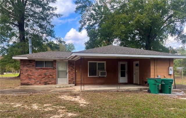 view of front of house featuring cooling unit and a front lawn