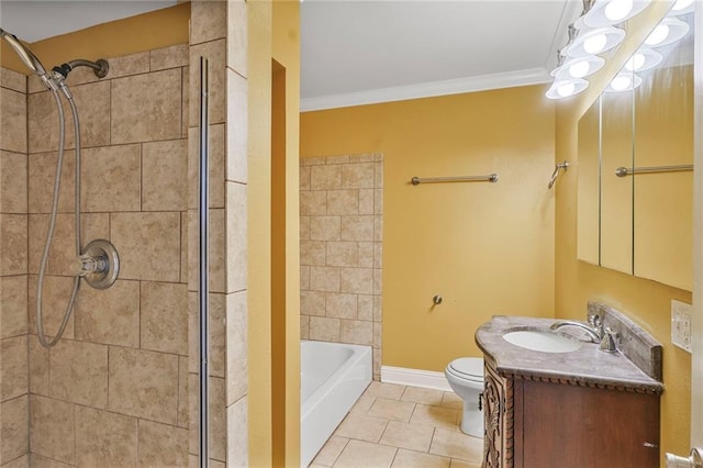 full bath featuring toilet, ornamental molding, tile patterned flooring, tiled shower, and baseboards