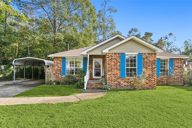 view of front of property featuring a front yard and a carport