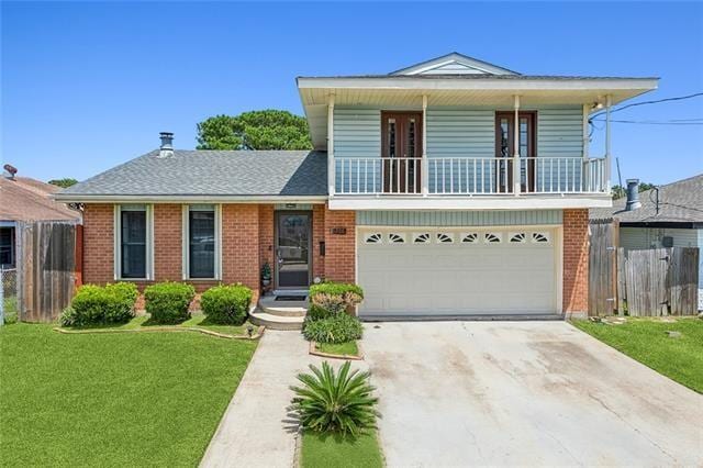 view of front of property featuring a garage and a front yard