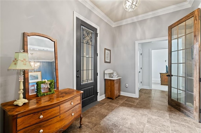 foyer featuring a chandelier and crown molding