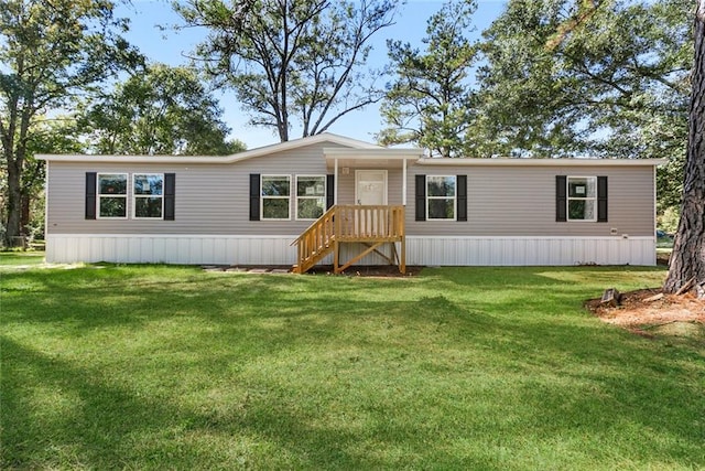 manufactured / mobile home featuring a front yard