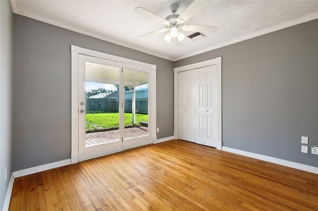 interior space with ceiling fan, crown molding, and light hardwood / wood-style flooring