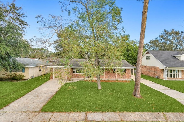 single story home featuring a front yard