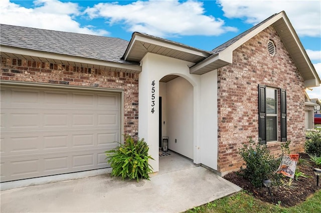 view of front facade with a garage