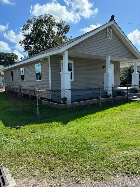 view of front of home with a front yard