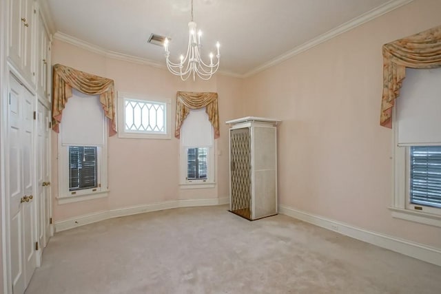 spare room featuring light carpet, crown molding, and an inviting chandelier