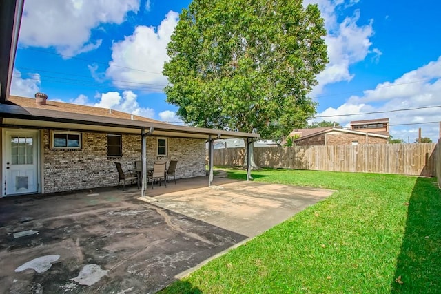 view of yard featuring a patio