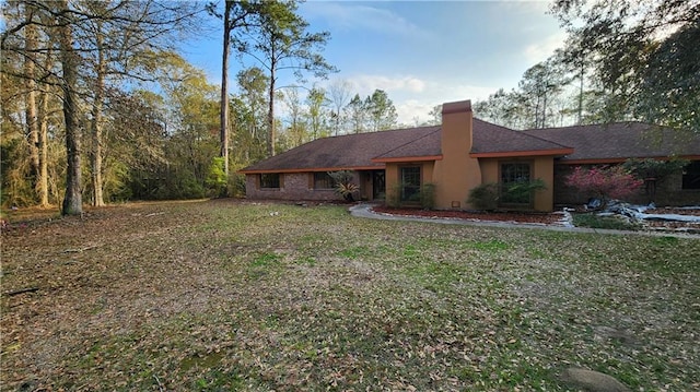 view of front of house with a front yard