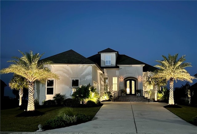 view of front facade with a front lawn