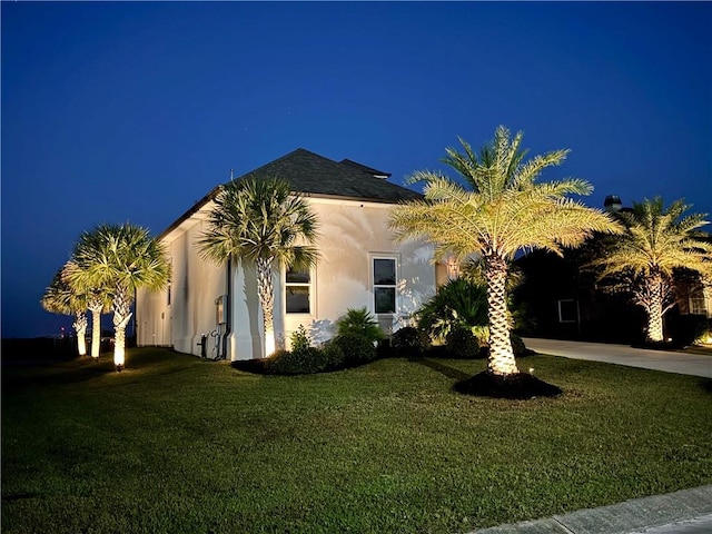 view of front of home featuring a front yard