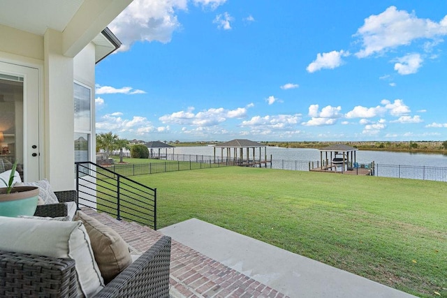 view of yard featuring a water view