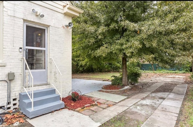 entrance to property featuring a patio