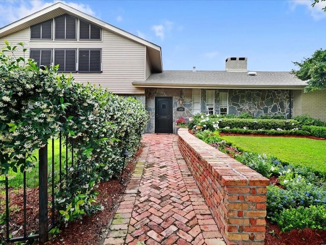 view of front of house with a front lawn