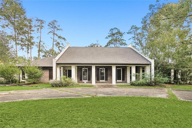 view of front of property with a front lawn and a porch