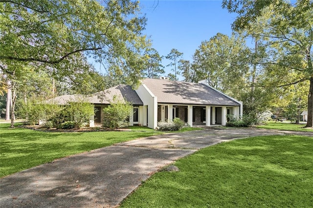 ranch-style home featuring a front yard