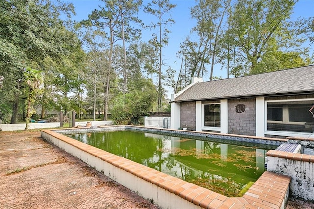 view of swimming pool