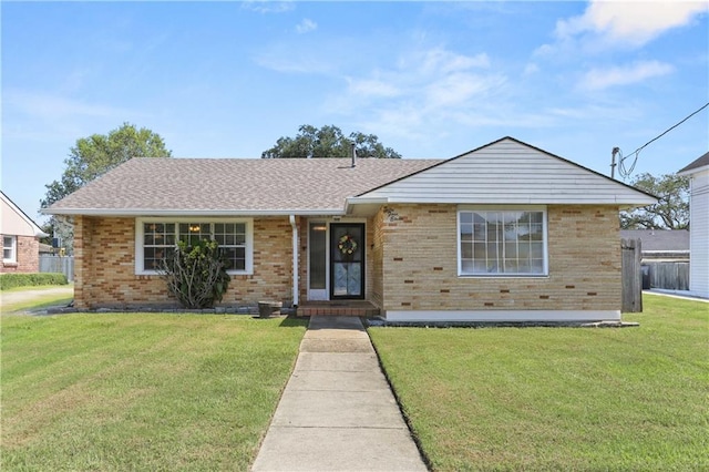 view of front of house featuring a front yard